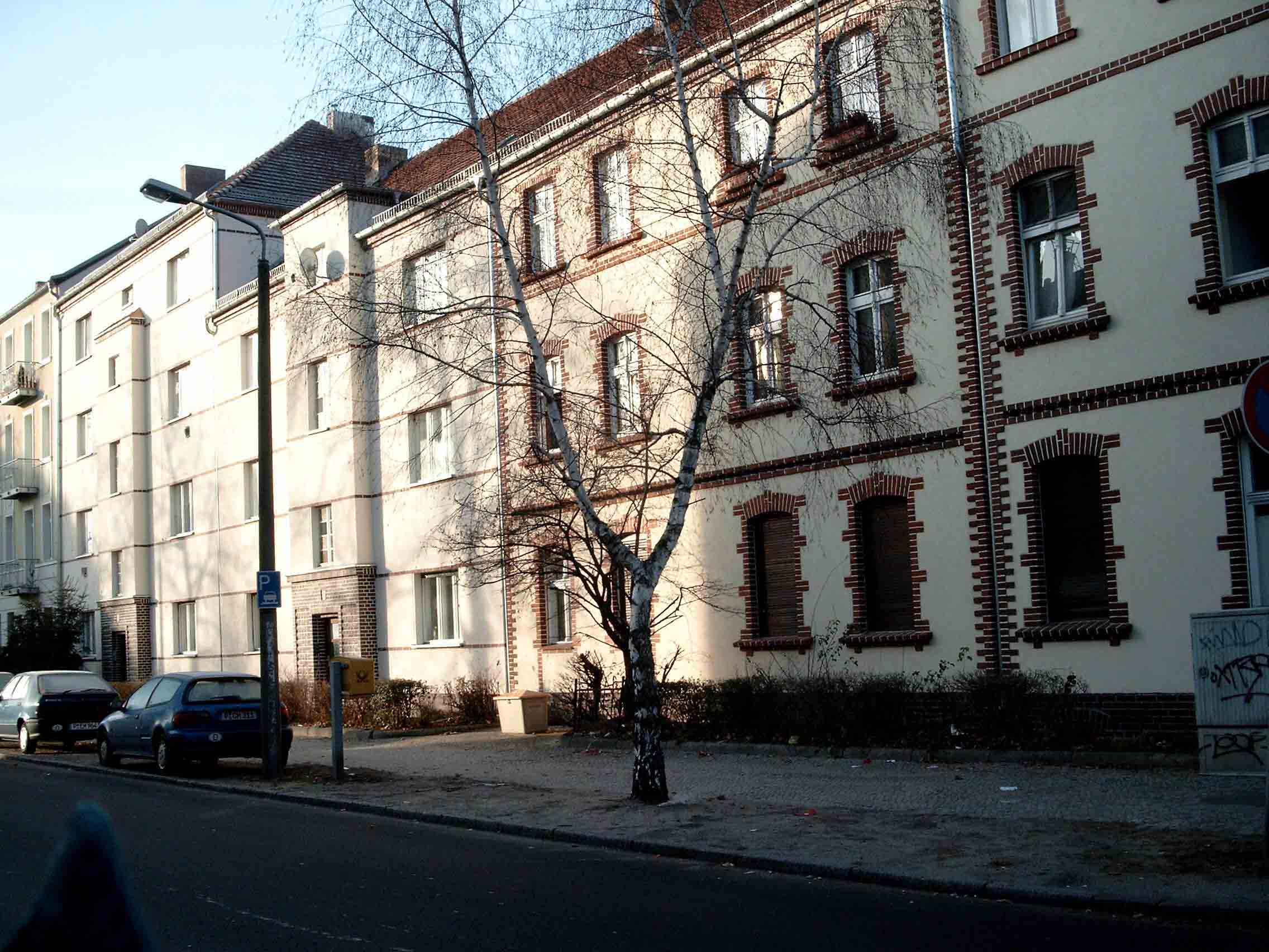 Ansicht des Doppelhauses Fritz-Zubeilstr.1-3 
                im Jahre 2003